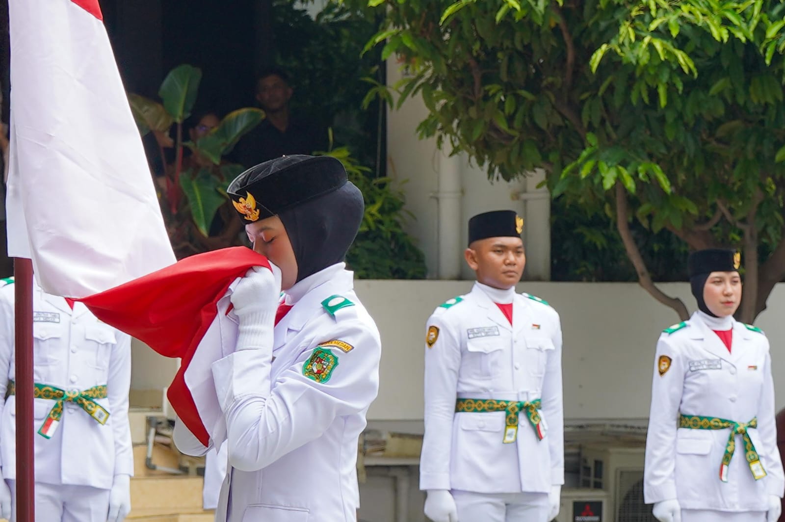 Khidmat Dan Penuh Haru, Rico Waas Kukuhkan Paskibraka Kota Medan 2025
