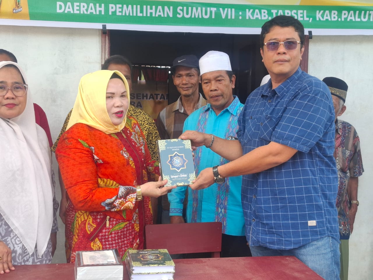 Anggota DPRD Sumut Derliana Siregar Bantu Madrasah Di Tapsel