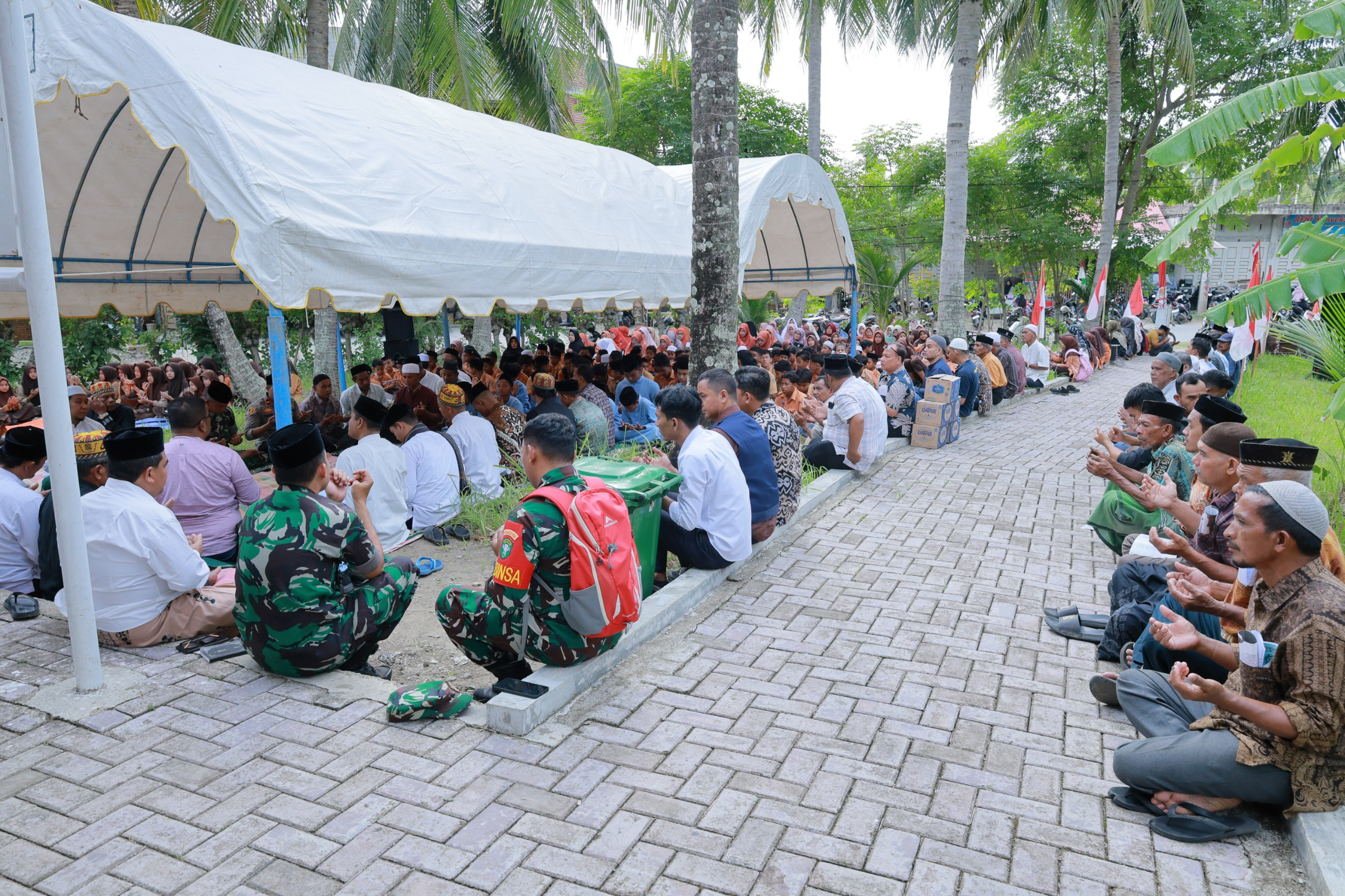 Menjelang HUT Ke-80 RI, Forkopimcam Ziarah Ke Makam Raja Darul Kamal