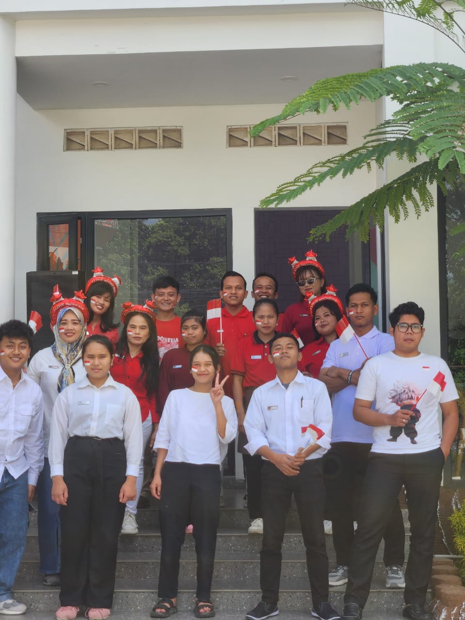 Queen Parrona Hotel Meriahkan HUT Ke-80 RI Dengan Pacuan Kuda, Motor Cross, Dan Bazar Meriah