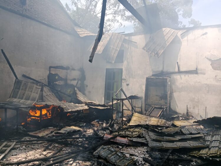Api Hanguskan Kantor Keuchik Buket Gadeng Seluruh Dokumen Ludes Terbakar