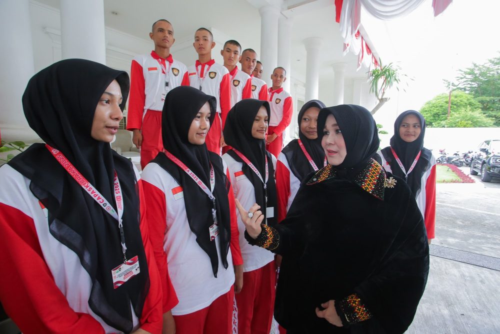 llliza Jamu Makan Siang Anggota Paskibraka Aceh
