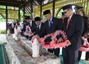 Bupati Aceh Besar Ziarah Ke Makam Pahlawan Teuku Nyak Arief