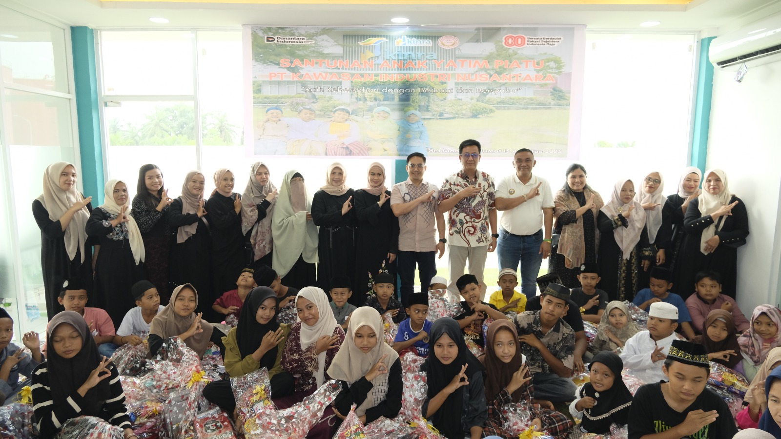 Wujud Rasa Syukur, PT KINRA Santuni 40 Anak Yatim Piatu