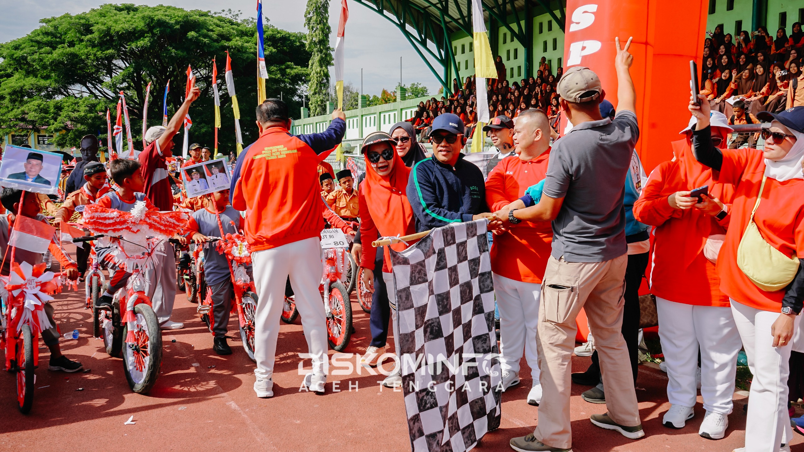 Bupati Agara Buka Lomba Sepeda Hias Dan Tarik Tambang