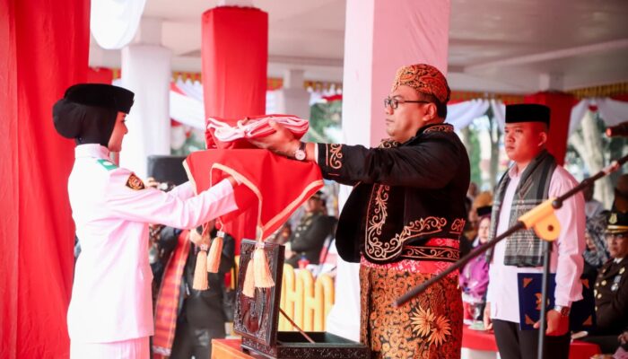 Jadi Inspektur Upacara HUT Ke 80 RI, Bupati Deliserdang Kenakan Pakaian Adat Jawa