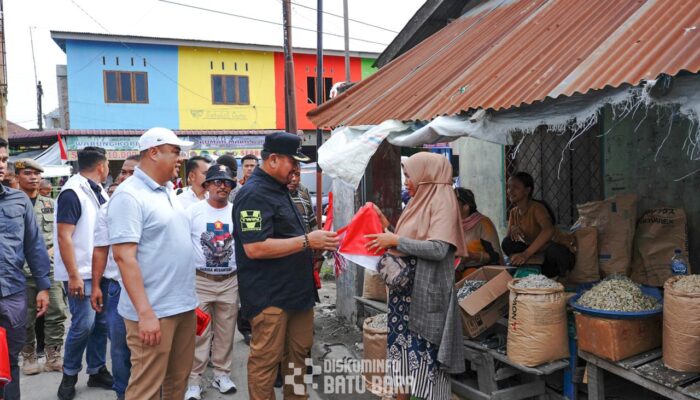 Berbagi Bendera Merah Putih Tanamkan Semangat Nasionalisme