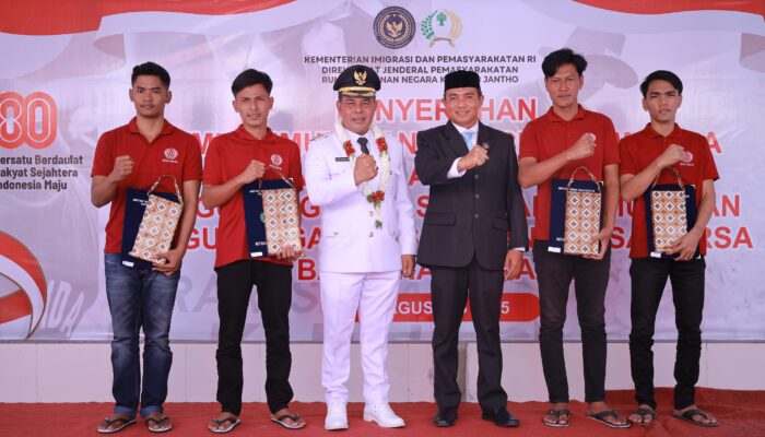 Bupati Aceh Besar Serahkan Remisi Bebas 4 WBP Rutan Jantho