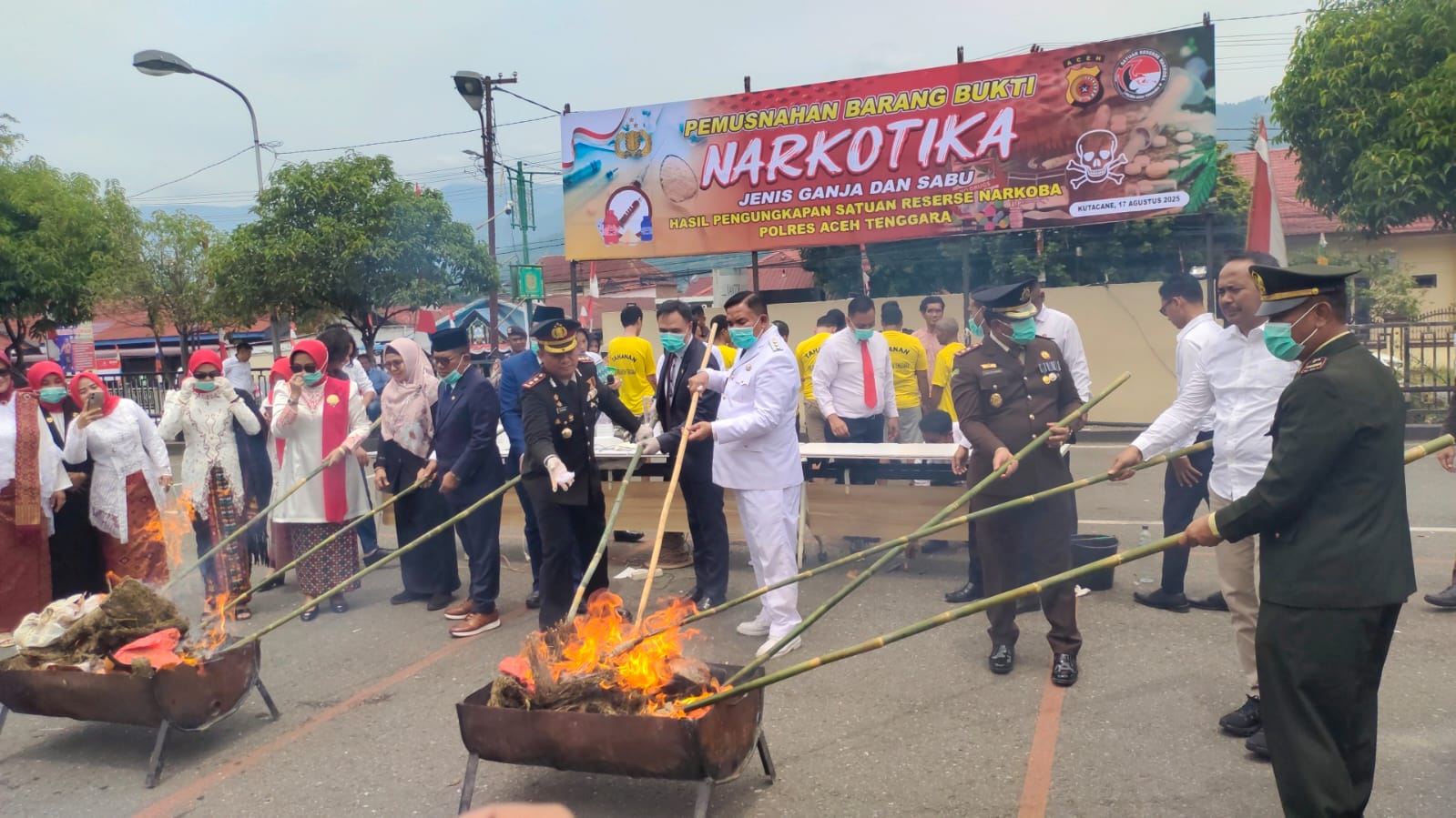 Usai Upacara HUT Ke-80 RI, Polres Agara Musnahkan Sabu Dan Ganja