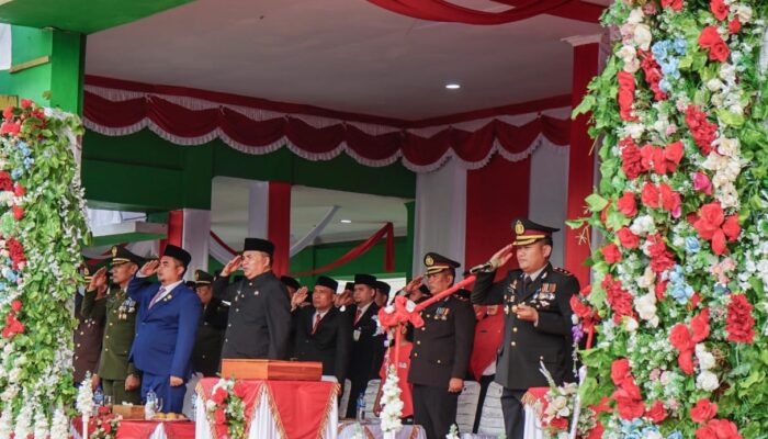 Kapolres Agara Irup Penurunan Bendera HUT Ke-80 RI