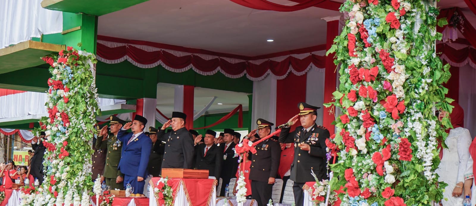 Kapolres Agara Irup Penurunan Bendera HUT Ke-80 RI