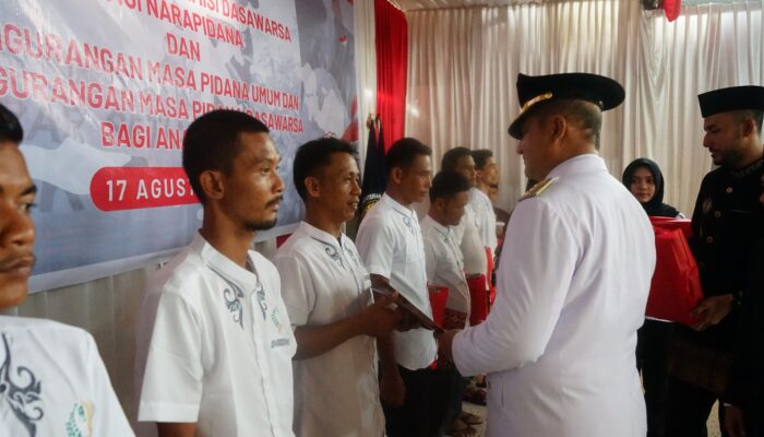 Lapas Kuala Simpang Serahkan Remisi Warga Binaan