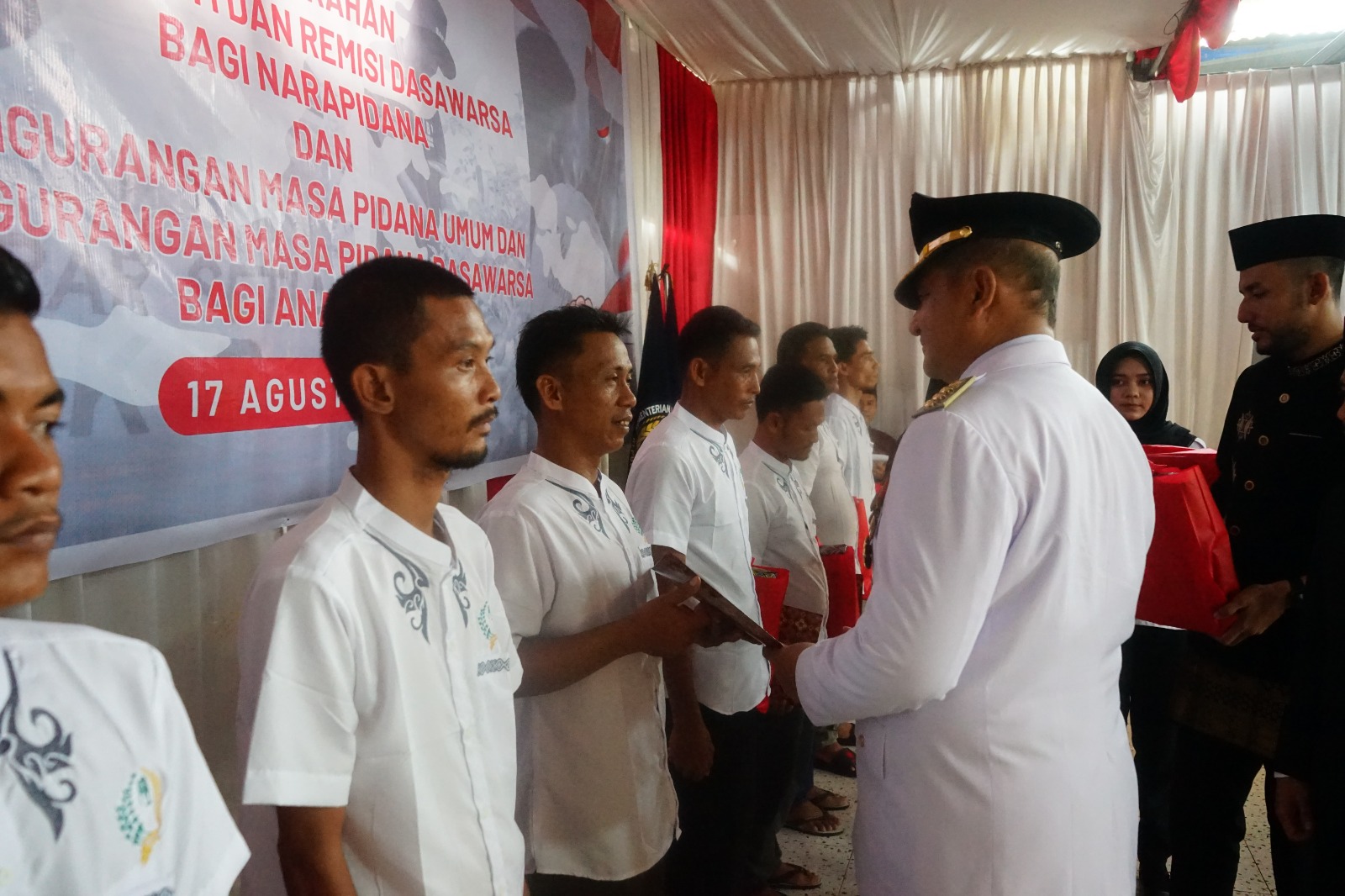 Lapas Kuala Simpang Serahkan Remisi Warga Binaan