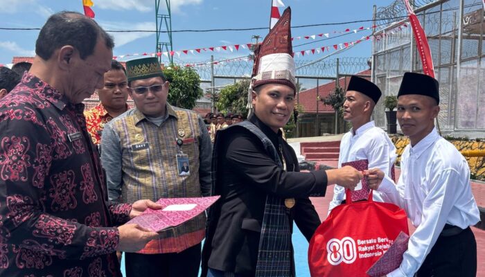 Wabup Simalungun Serahkan Surat Remisi Khusus WBP Lapas Narkotika
