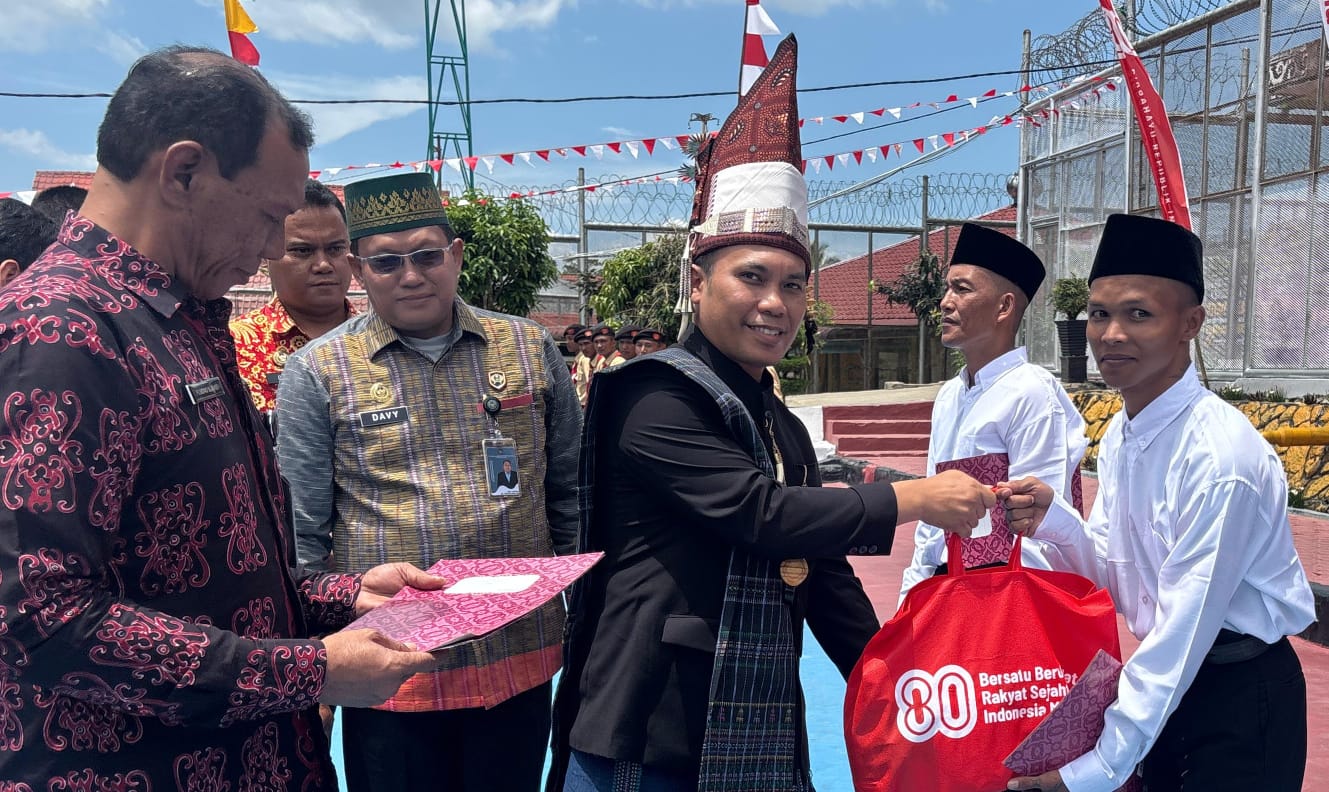 Wabup Simalungun Serahkan Surat Remisi Khusus WBP Lapas Narkotika