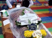 Laksanakan Tugas Negara, Komandan Paskibra Tinggalkan Jenazah Ayah