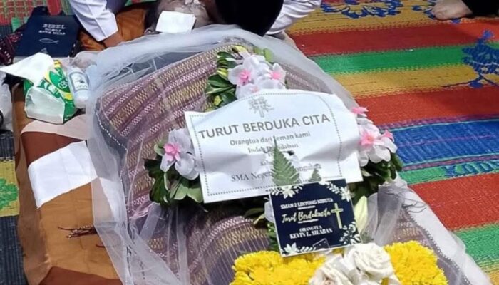 Laksanakan Tugas Negara, Komandan Paskibra Tinggalkan Jenazah Ayah