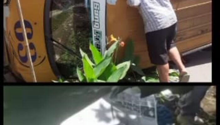 Angkot Terguling, Satu Penumpang Tewas