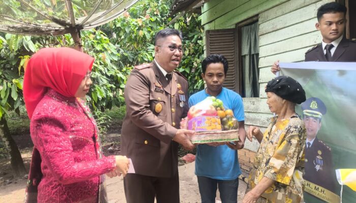 HUT Ke-80 Kemerdekaan RI, Kejari Asahan Santuni Lansia