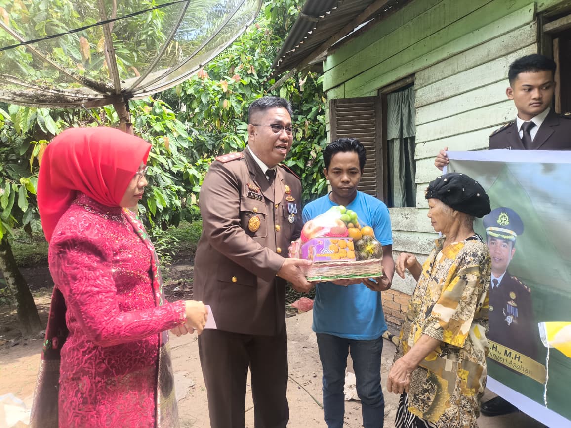 HUT Ke-80 Kemerdekaan RI, Kejari Asahan Santuni Lansia