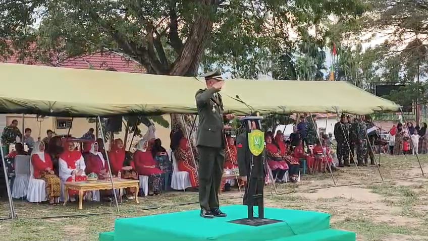 Dandim 0108/Agara Irup Penurunan Bendera Di Lokasi Posko TMMD HUT Ke-80 RI
