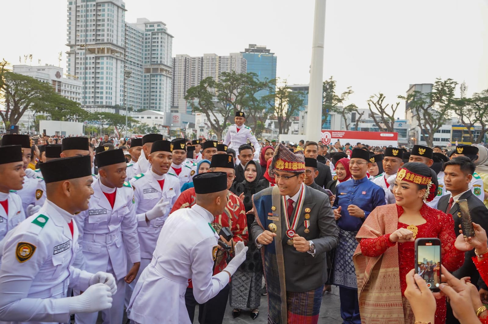 Upacara Penurunan Sang Merah Putih Di Medan Berlangsung Khidmat