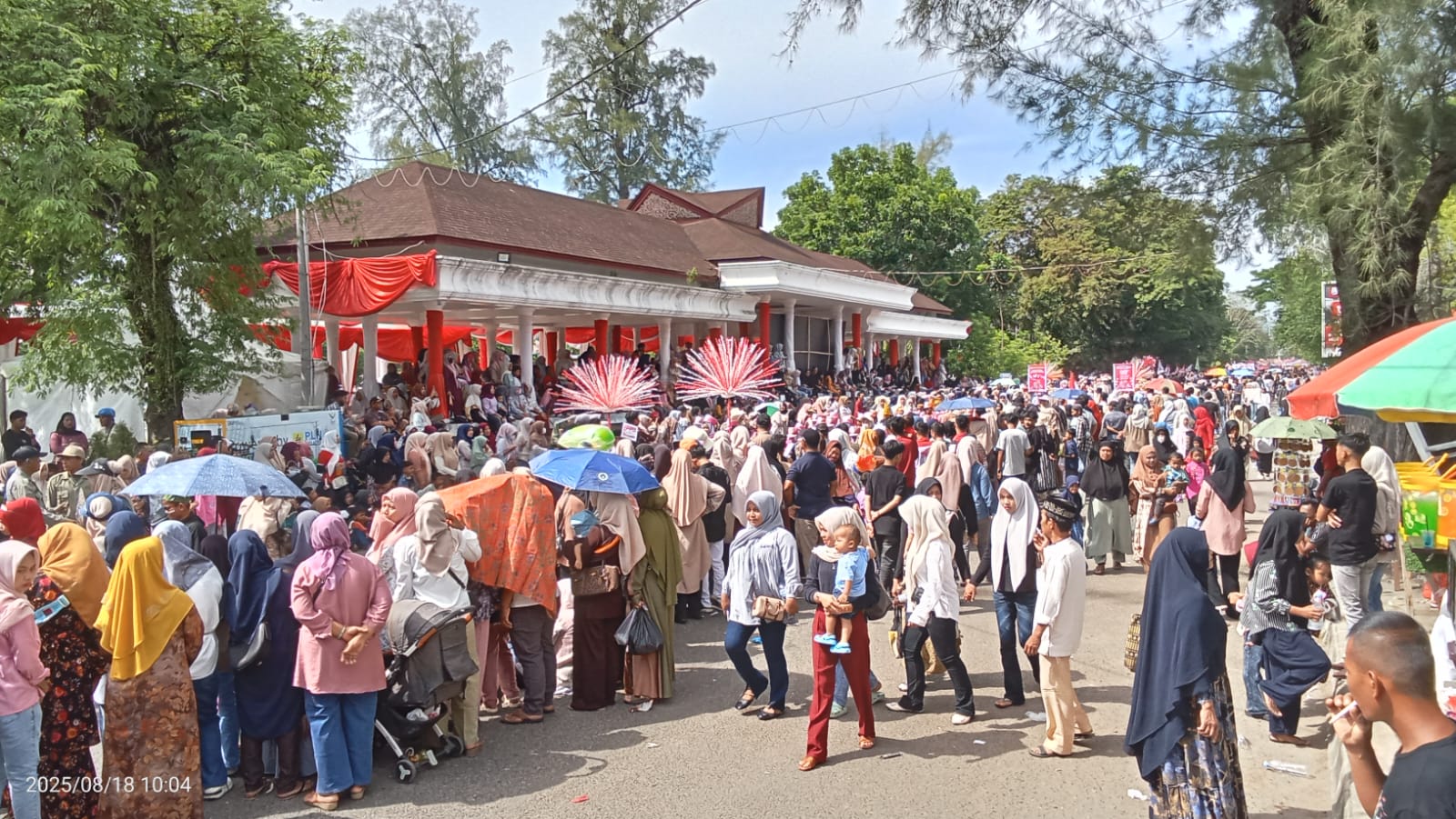 Ribuan Warga Langsa Tumpah Ruah, Saksikan Pawai Alegoris HUT RI
