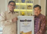 Jusuf Kalla Terima Ar Raniry Award Dari UIN