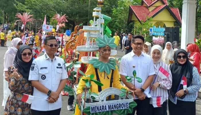 SD 2 Muhammadiyah Langsa Meriahkan Pawai Alegoris HUT RI