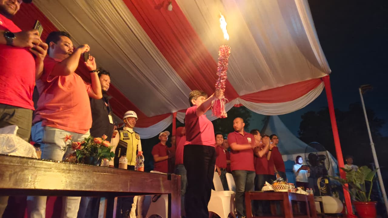 INALUM Gelar Pawai Obor, Ribuan Warga Meriahkan HUT Ke-80 RI