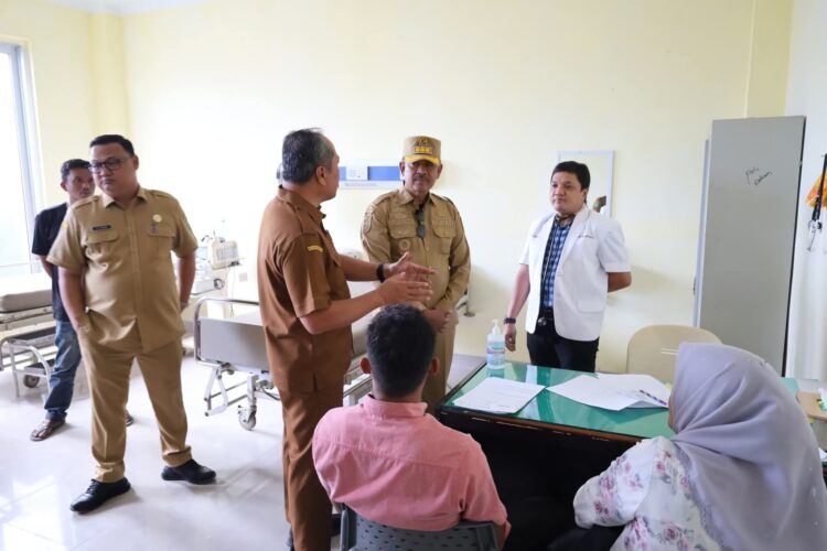 Bupati Madina Sapa Pasien Di RSUD Panyabungan Yang Baru
