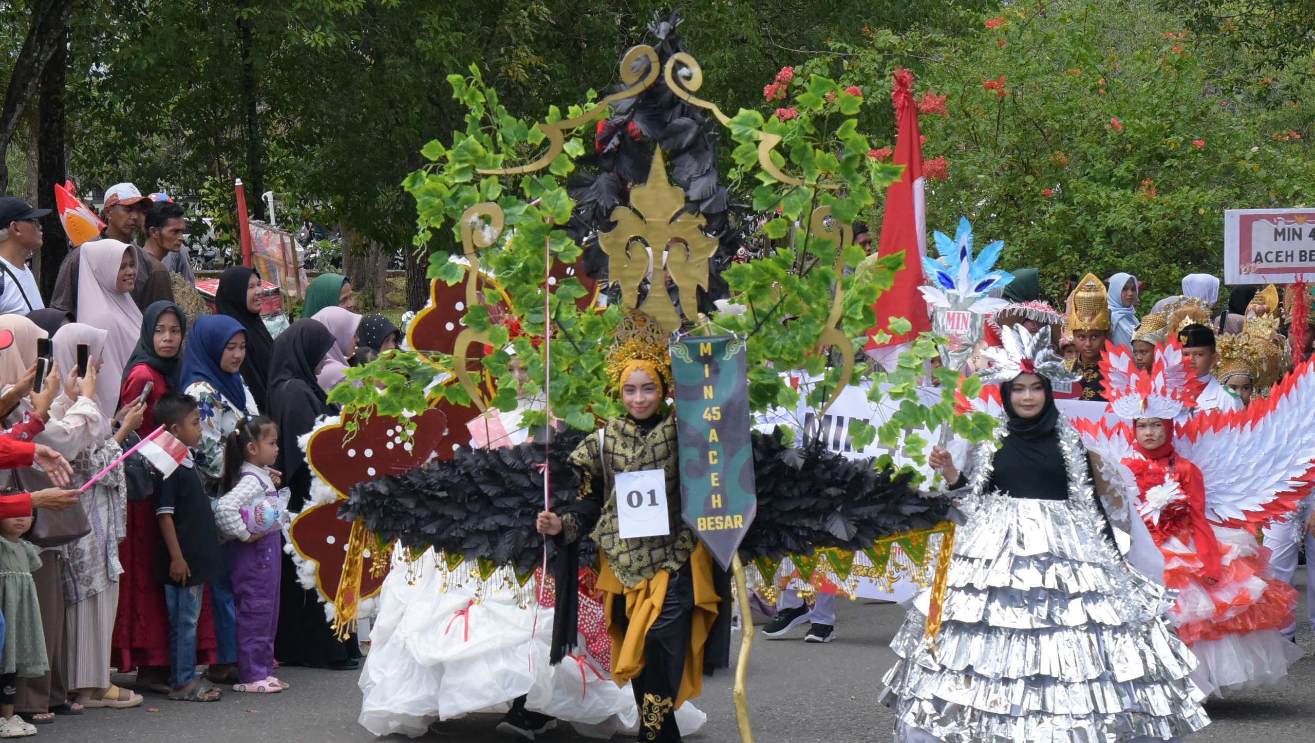 Wakil Bupati Aceh Besar Lepas Pawai Karnaval Budaya