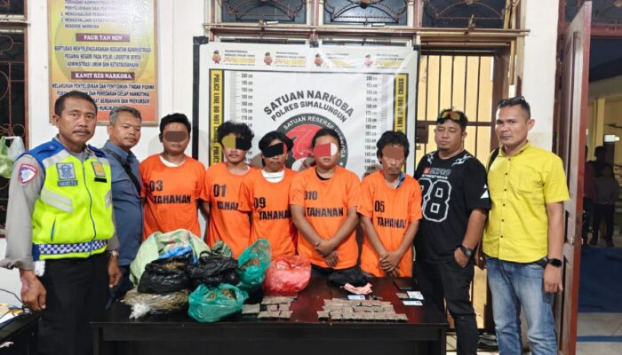 Polsek Parapat Tangkap 5 Laki-laki Dewasa Bersama Barbuk 2,7 Kg Ganja