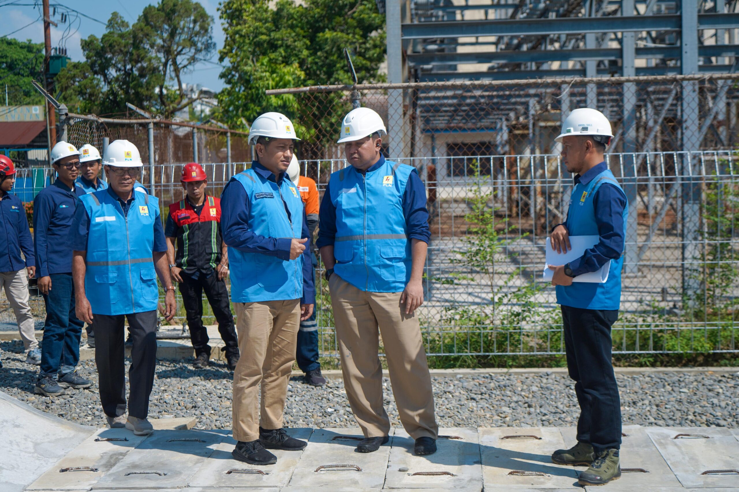 GM PLN UIP SBU Tinjau Pekerjaan Pembangunan GIS Glugur