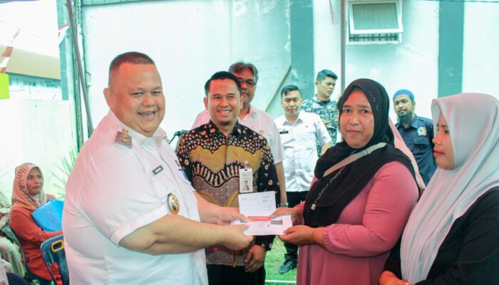 Pemkab Agara Salurkan Bantuan Sembako