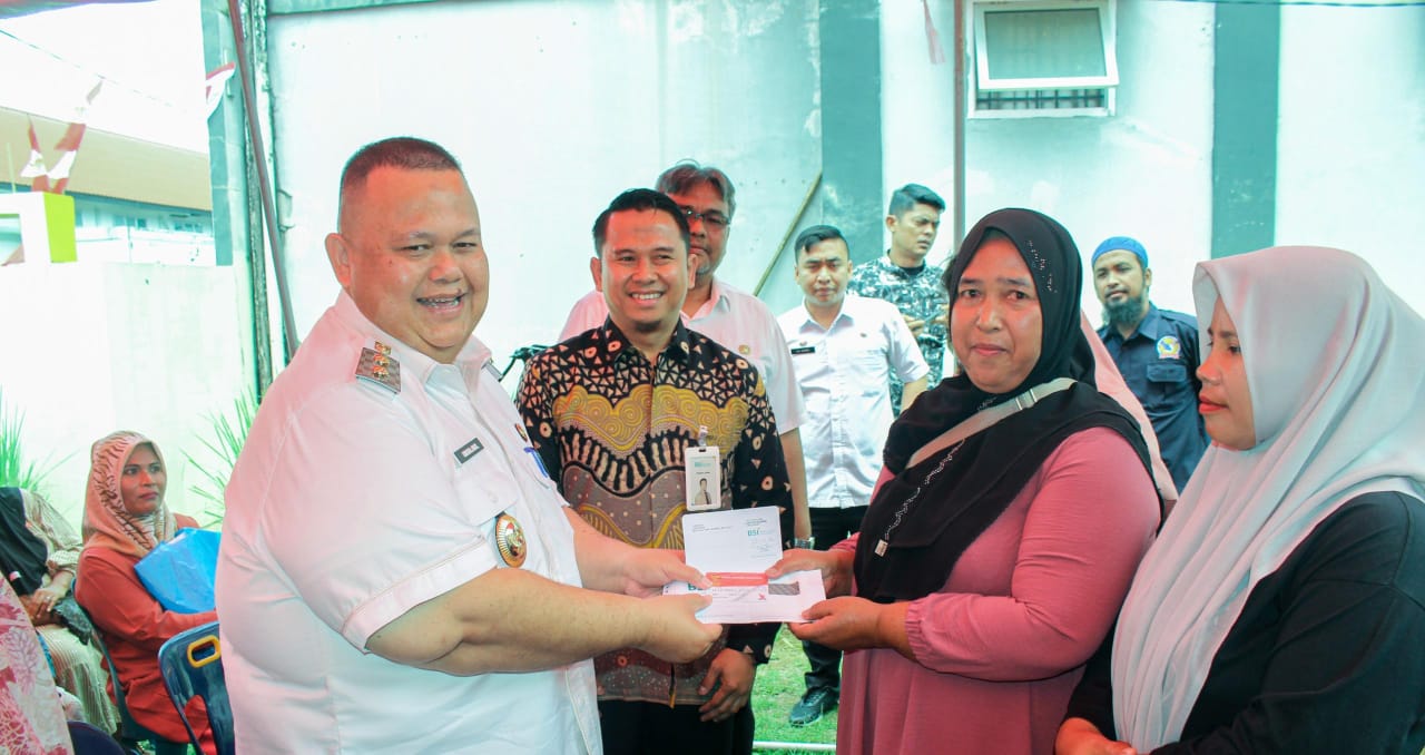 Pemkab Agara Salurkan Bantuan Sembako