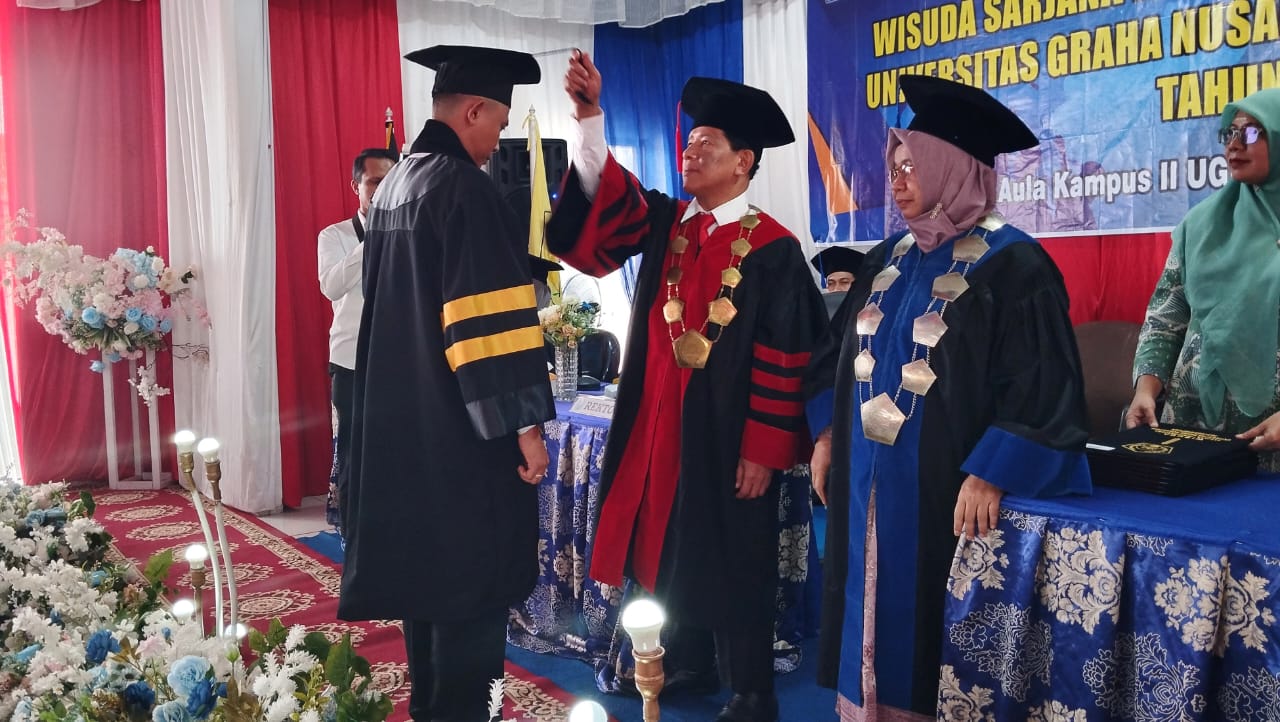 Perdana, Rektor UGN Padangsidimpuan Wisuda Pascasarjana