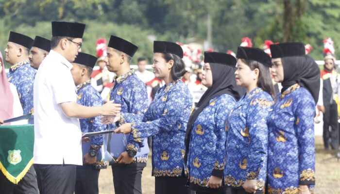 Serahkan SK PPPK, Rico Waas Tekankan Pentingnya Jadi Aparatur Profesional, Berintegritas Dan Berorientasi Pada Pelayanan Publik