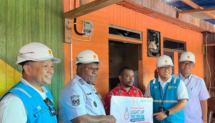 Kado HUT RI, PLN Salurkan Bantuan Pasang Listrik Gratis 2.821 Keluarga Prasejahtera