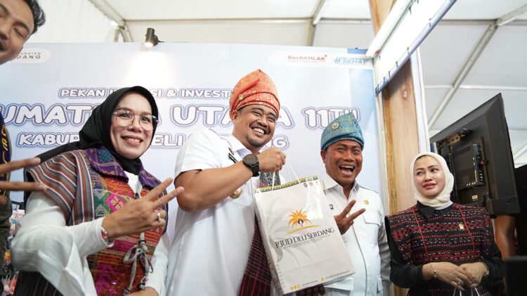 Tampilkan Produk dan Program Unggulan Di PIISU 2025, Gubsu Kunjungi Stan Deliserdang