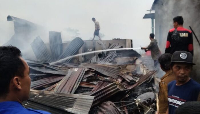 Dua Rumah Dan Sepeda Motor Musnah Terbakar