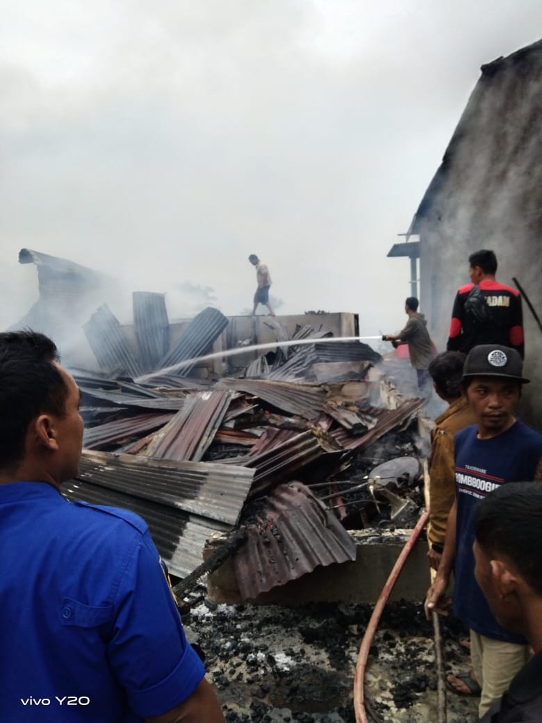 Dua Rumah Dan Sepeda Motor Musnah Terbakar