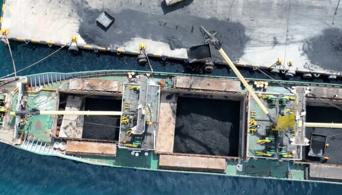 Pelabuhan Tapaktuan Tak Punya Tersus, Bongkar Muat Tambang Tetap Lanjut