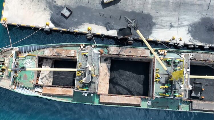 Pelabuhan Tapaktuan Tak Punya Tersus, Bongkar Muat Tambang Tetap Lanjut