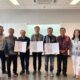Kepala Dinas Kesehatan Pemkab Sergai, dr. Yohnly B Dachban, Direktur PT PT MMP, Drs. Sutristo, dan Kepala BDSRC BINUS University, Prof. Dr. Bens Pardamean foto bersama usai menandatangani Dokumen Adendum PKS Penanganan Balita Stunting di Kabupaten Sergai didampingi oleh Direktur Binus University Medan, Try Juaniarty, Anggota Komisi A DPRD Sumut, Budi SE, dan staf ahli Pemkab Sergai, Zulfikar, Jumat (22/8/2025) di Medan.