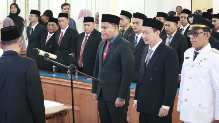 Sekian Lama Menjabat Plt, Dr Dwi Wijaya Resmi Dilantik Jadi Kadis Kesehatan Pidie