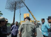 Tegas! Bupati Deliserdang Saksikan Bongkar Billboard Ilegal Di Jalan Arteri Kualanamu