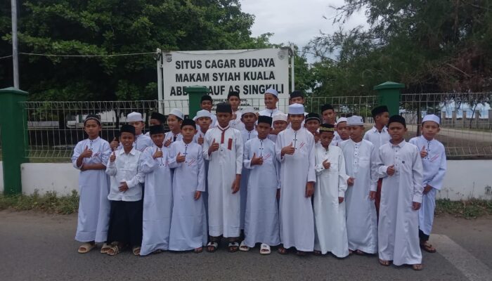 Santri Dayah Wakaf Barbate Gelar Wisata Religi