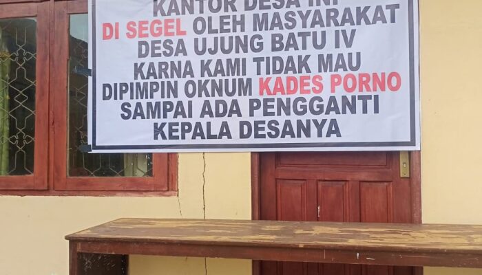 Kantor Desa Ujung Batu IV Dipalak Warga, Diduga Buntut Beredarnya VCS Oknum Kades