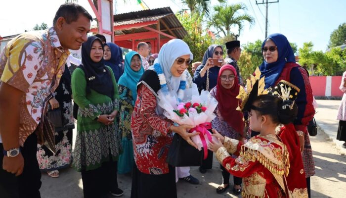 Bunda PAUD Kunjungi TK Satu Atap 062 Mompang